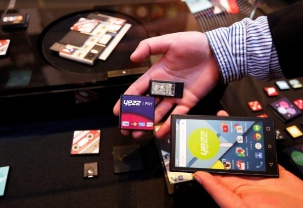 Prototype modular parts created by Yezz Mobile for Project Ara, Google's modular smartphone project, are shown during the Mobile World Congress in Barcelona March 1, 2015.   REUTERS/Gustau Nacarino